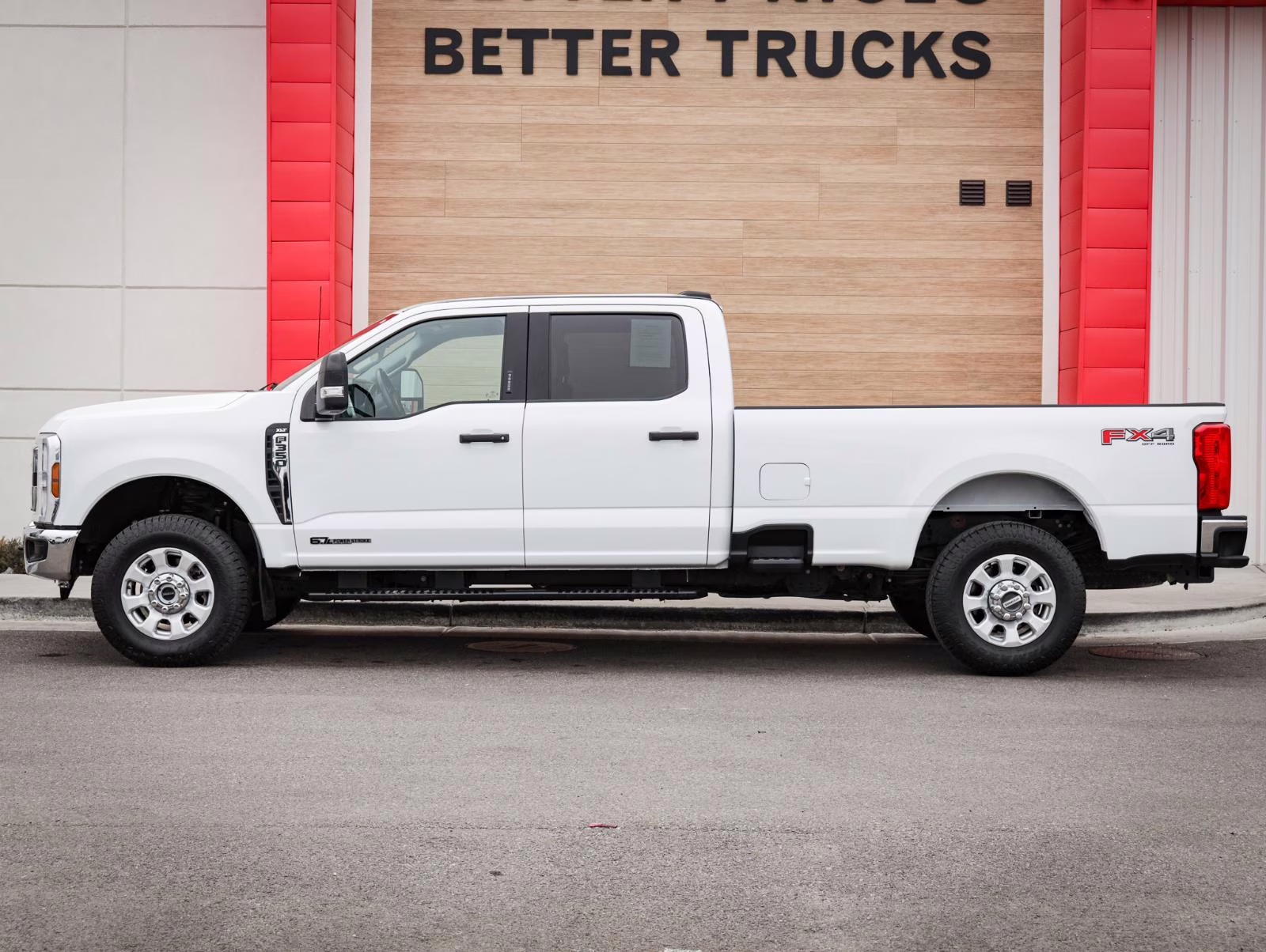 2024 Oxford White Ford Super Duty F-350 SRW XLT 4X4 Truck