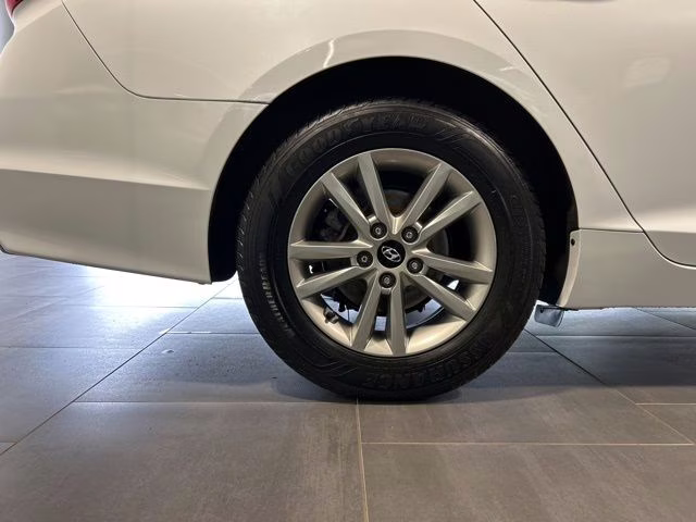 2015 Quartz White Pearl Hyundai Sonata SE FWD Sedan