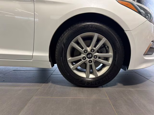 2015 Quartz White Pearl Hyundai Sonata SE FWD Sedan