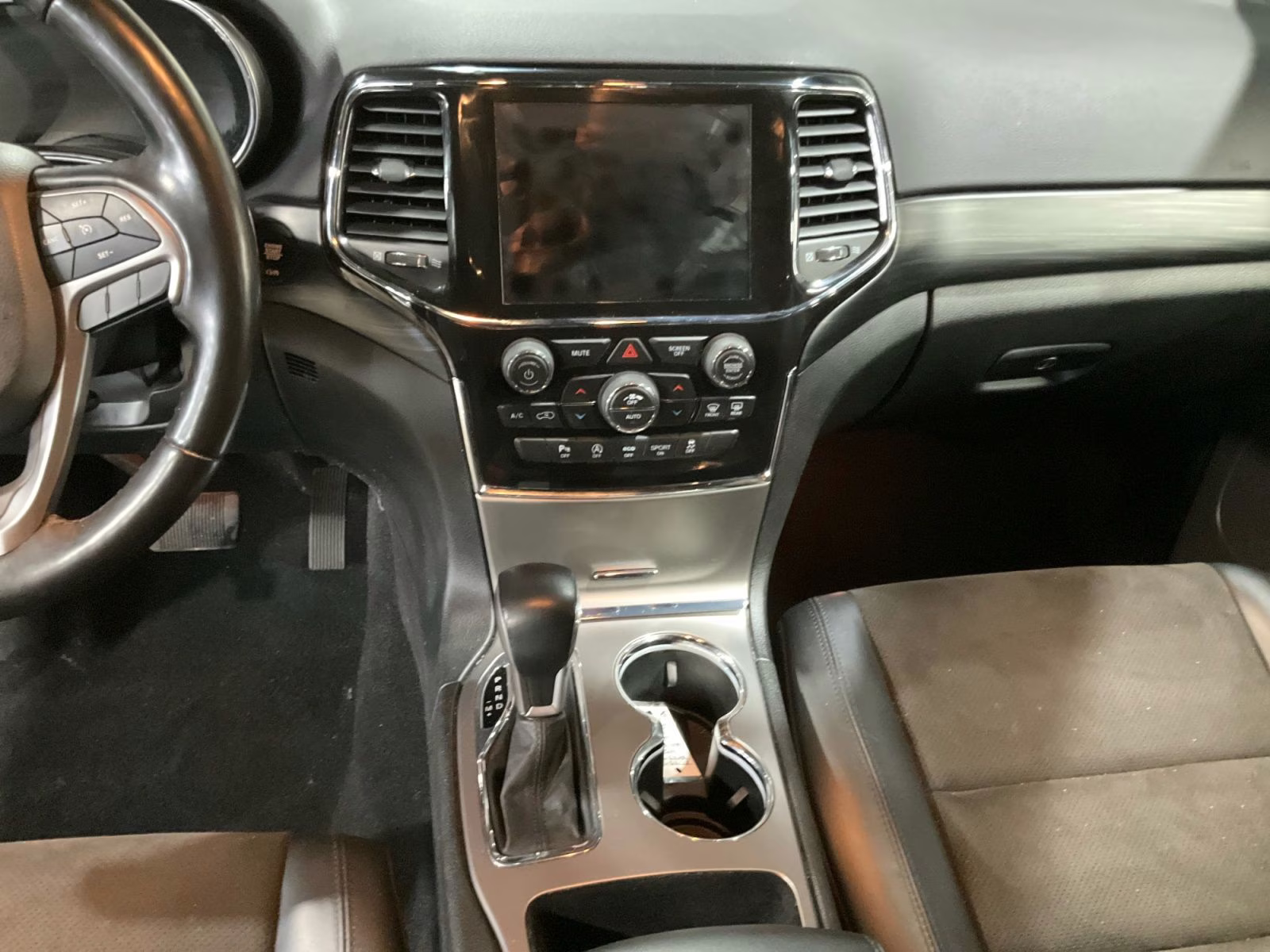 2021 Billet Silver Metallic Clearcoat Jeep Grand Cherokee Laredo X 4X4 SUV