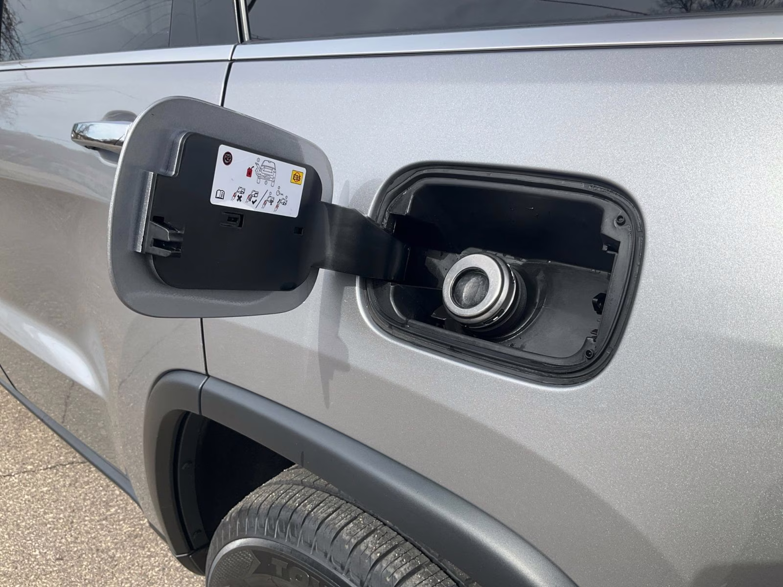 2021 Billet Silver Metallic Clearcoat Jeep Grand Cherokee Laredo X 4X4 SUV