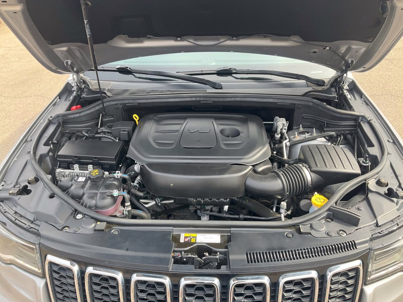 2021 Billet Silver Metallic Clearcoat Jeep Grand Cherokee Laredo X 4X4 SUV