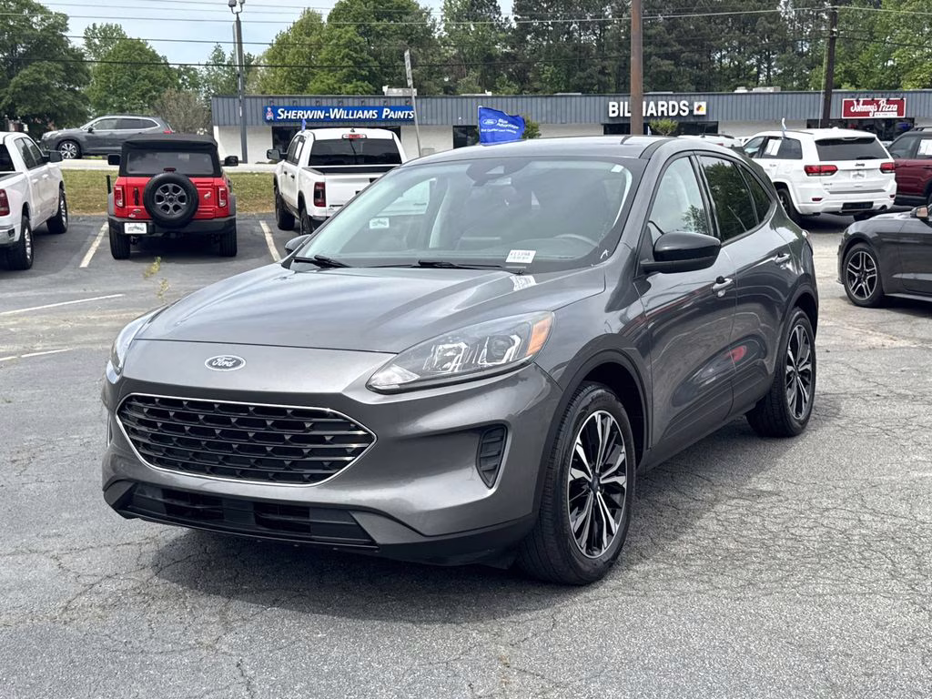 2022 Gray Metallic Ford Escape SE FWD SUV
