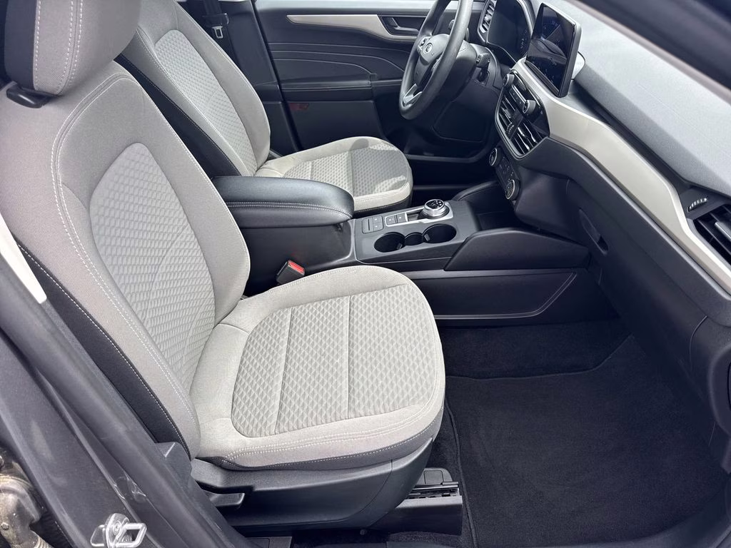 2022 Gray Metallic Ford Escape SE FWD SUV