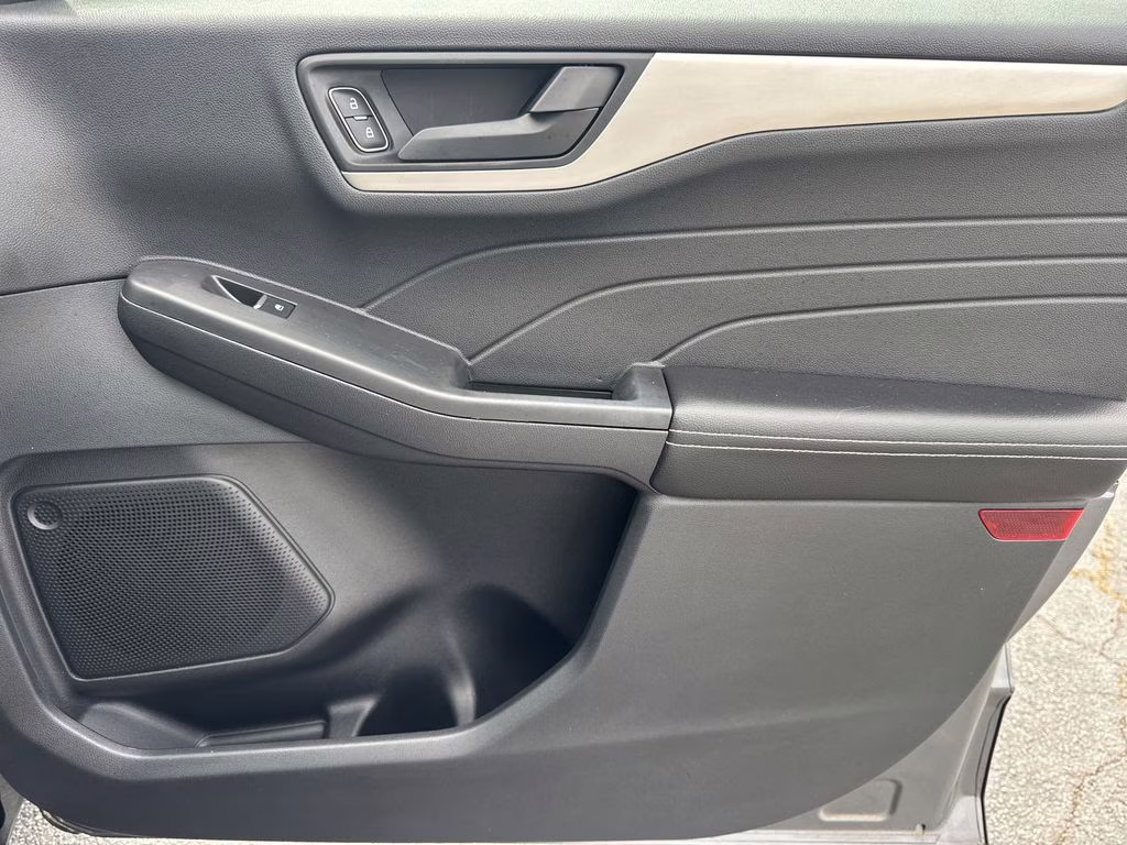 2022 Gray Metallic Ford Escape SE FWD SUV