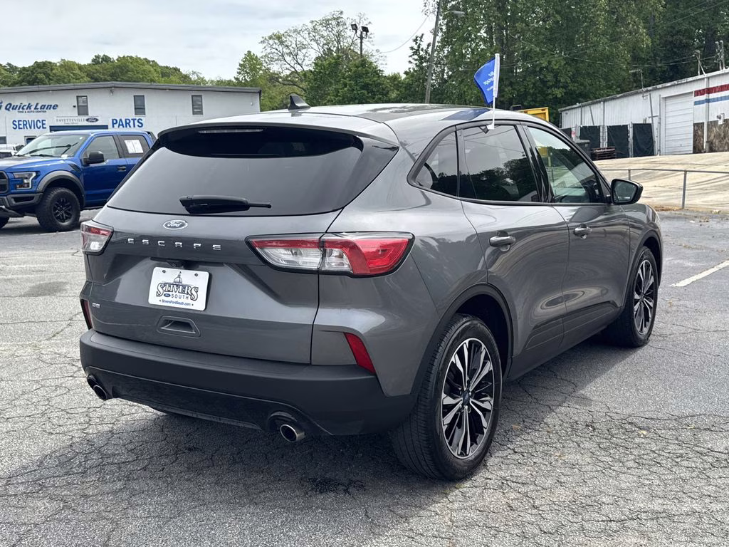 2022 Gray Metallic Ford Escape SE FWD SUV