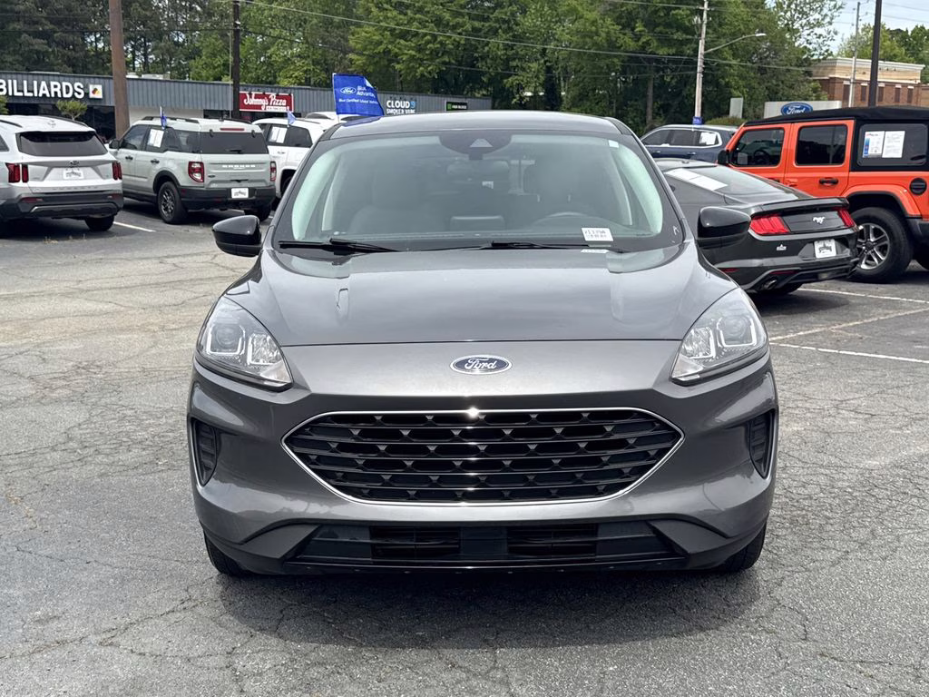 2022 Gray Metallic Ford Escape SE FWD SUV