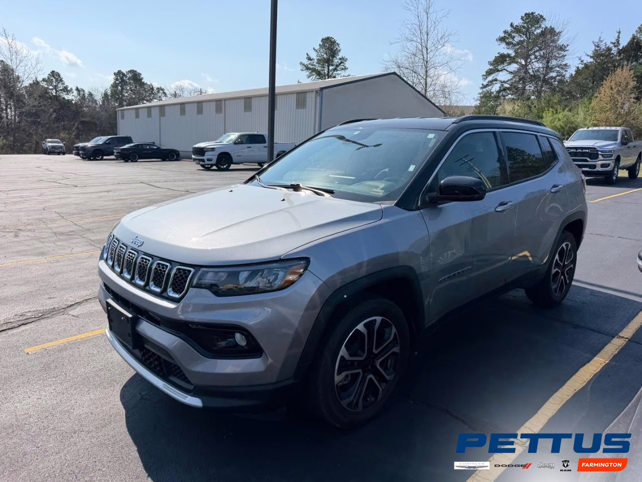 2024 Silver Zynith Metallic Clearcoat Jeep Compass Limited 4X4 SUV