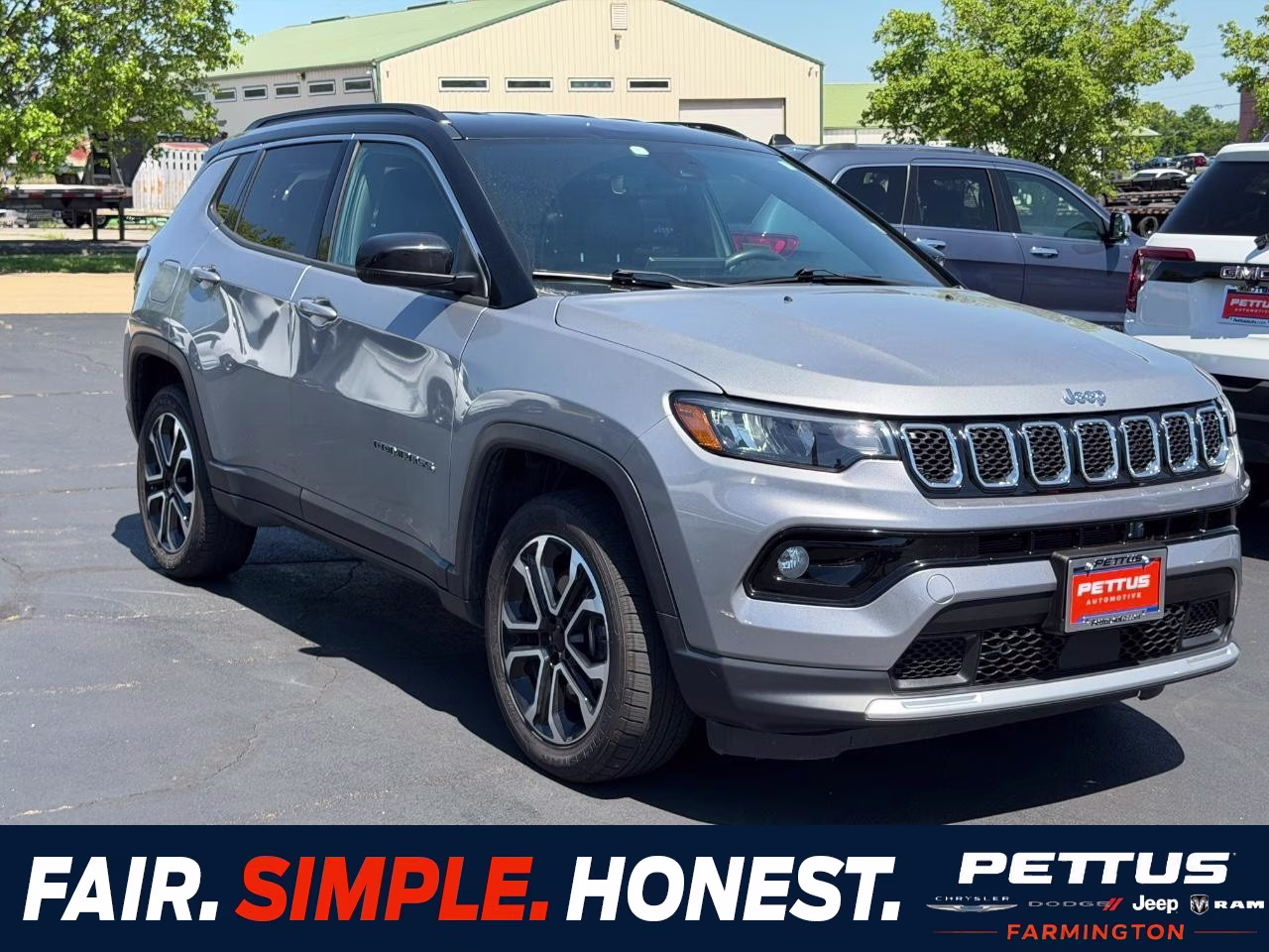 2024 Silver Zynith Metallic Clearcoat Jeep Compass Limited 4X4 SUV