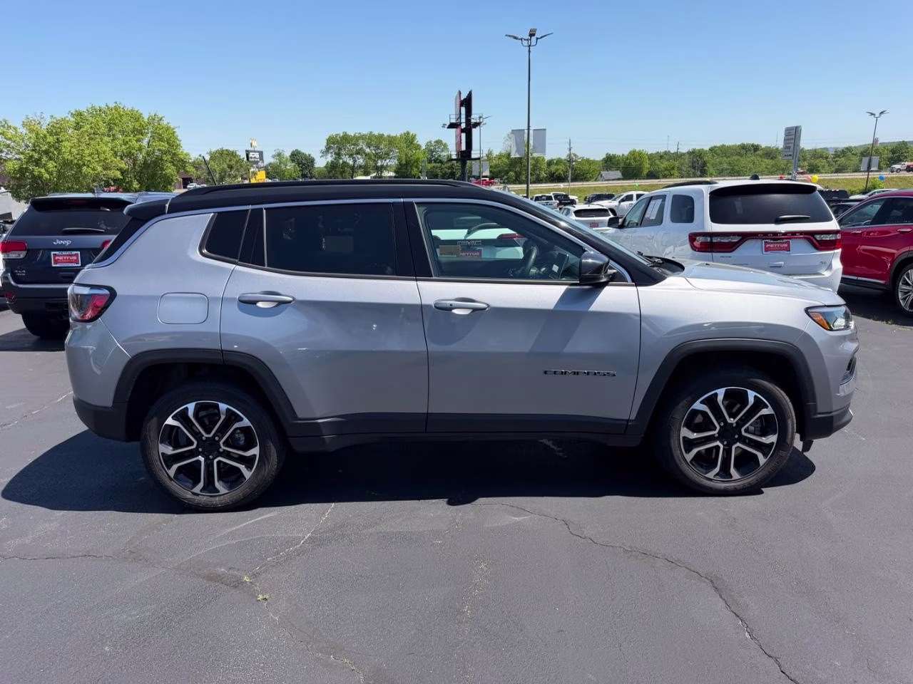 2024 Silver Zynith Metallic Clearcoat Jeep Compass Limited 4X4 SUV