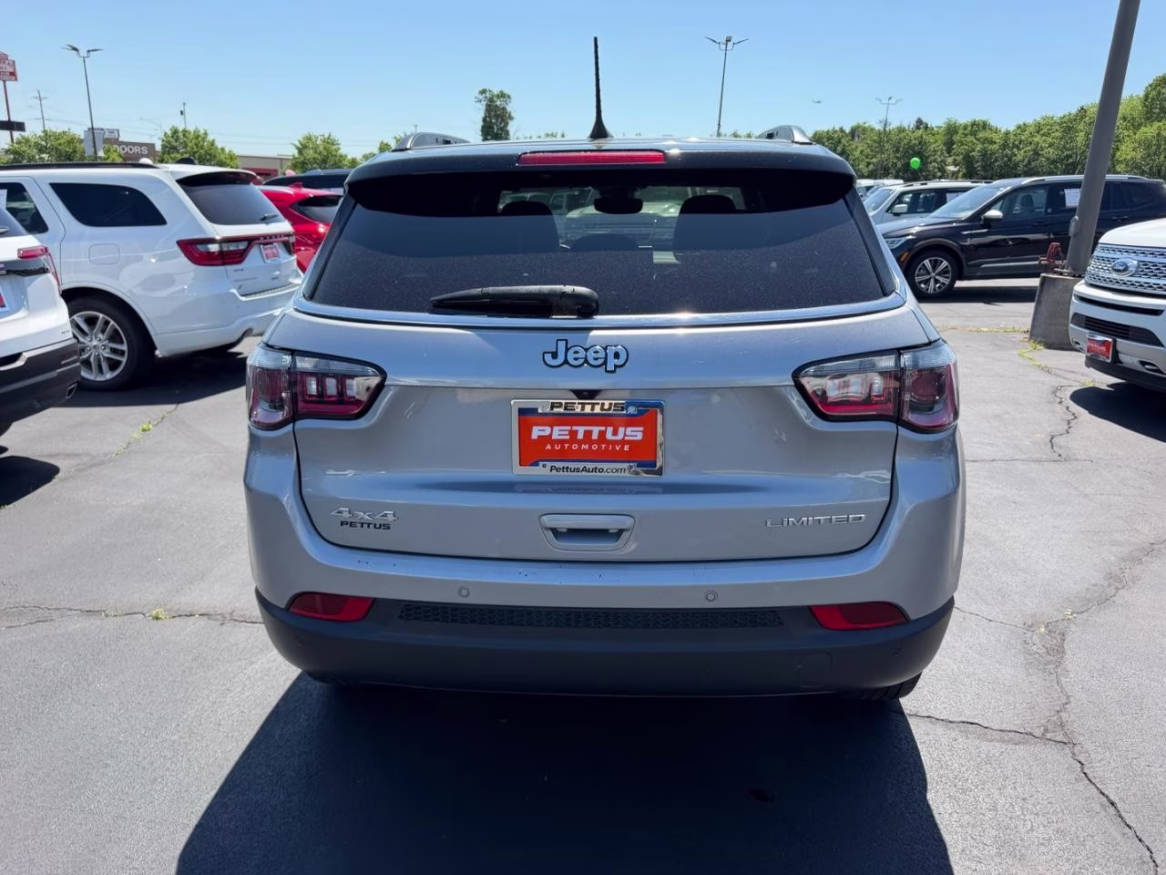 2024 Silver Zynith Metallic Clearcoat Jeep Compass Limited 4X4 SUV