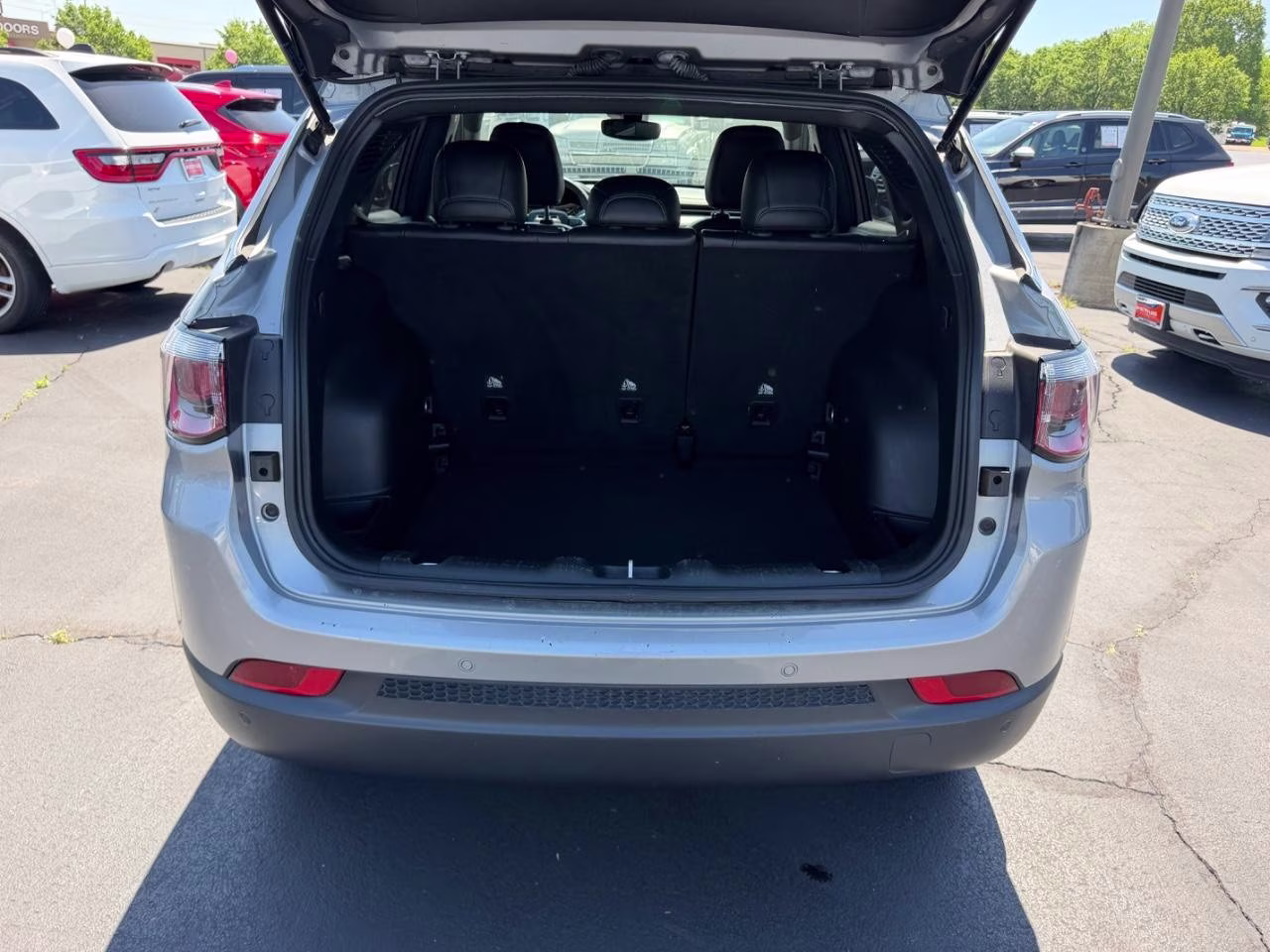 2024 Silver Zynith Metallic Clearcoat Jeep Compass Limited 4X4 SUV