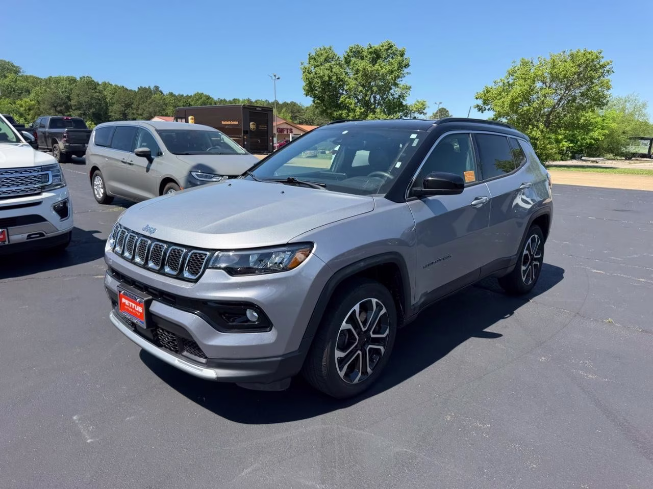 2024 Silver Zynith Metallic Clearcoat Jeep Compass Limited 4X4 SUV