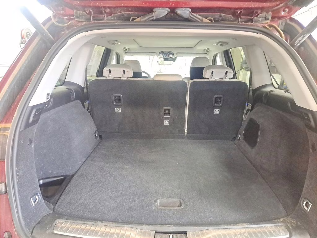 2023 Velvet Red Pearlcoat Jeep Grand Cherokee Overland w/Rear Seat Video Pkg 4X4 SUV