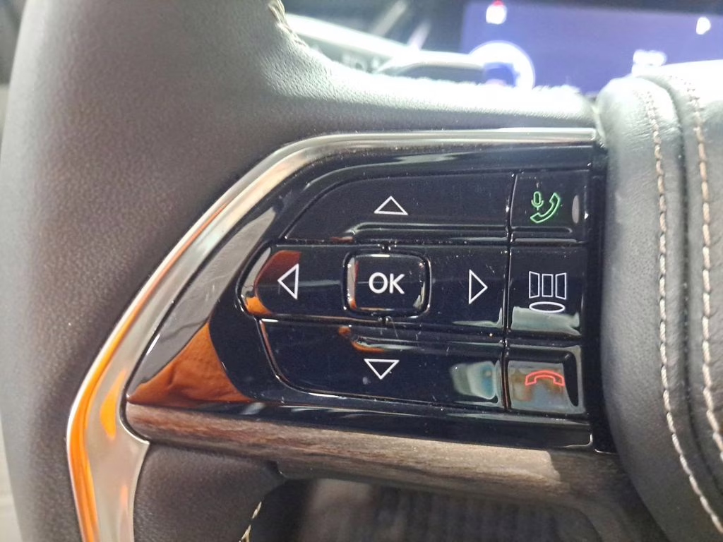 2023 Velvet Red Pearlcoat Jeep Grand Cherokee Overland w/Rear Seat Video Pkg 4X4 SUV