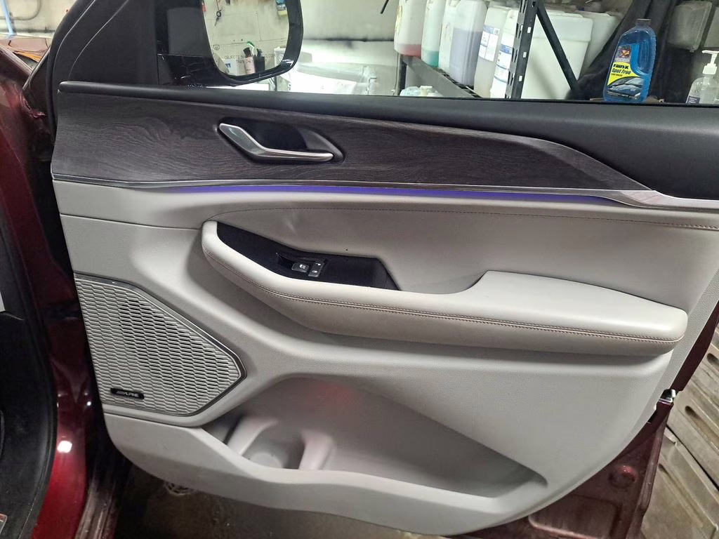 2023 Velvet Red Pearlcoat Jeep Grand Cherokee Overland w/Rear Seat Video Pkg 4X4 SUV