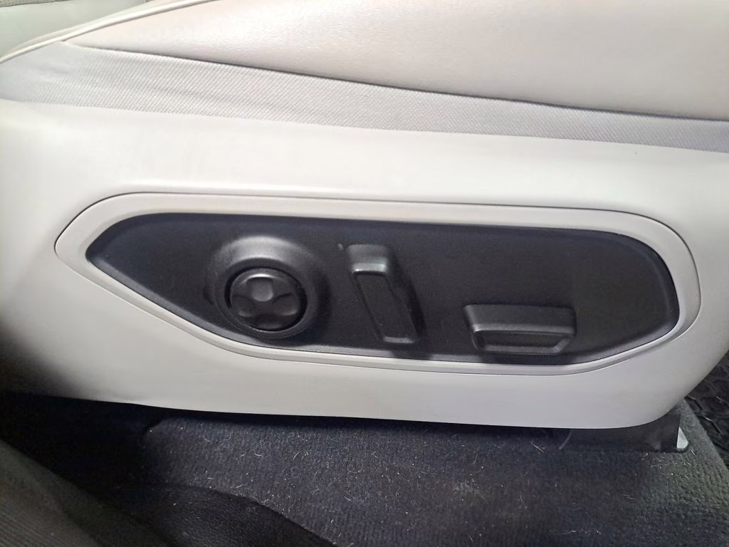 2023 Velvet Red Pearlcoat Jeep Grand Cherokee Overland w/Rear Seat Video Pkg 4X4 SUV