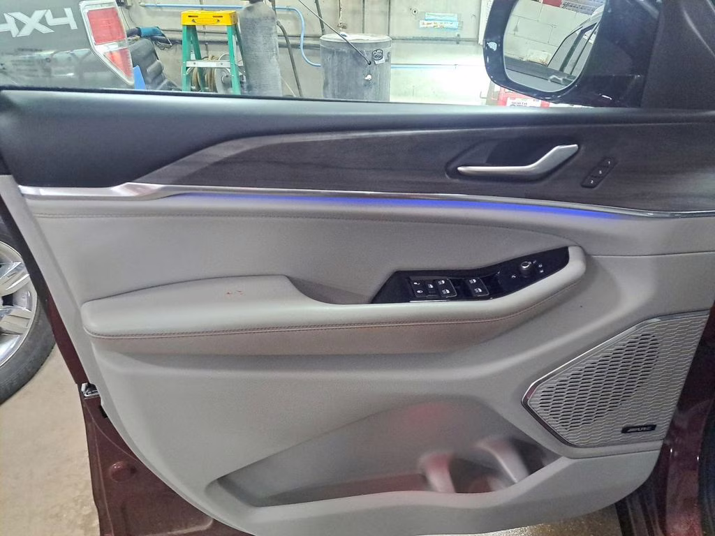 2023 Velvet Red Pearlcoat Jeep Grand Cherokee Overland w/Rear Seat Video Pkg 4X4 SUV