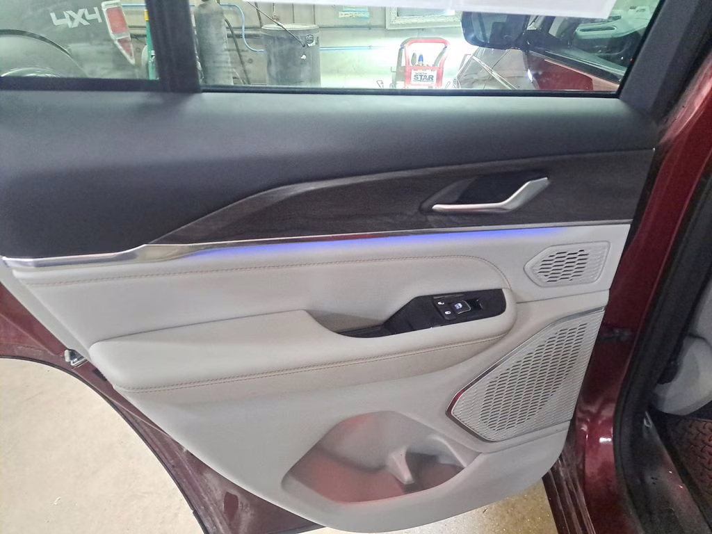 2023 Velvet Red Pearlcoat Jeep Grand Cherokee Overland w/Rear Seat Video Pkg 4X4 SUV