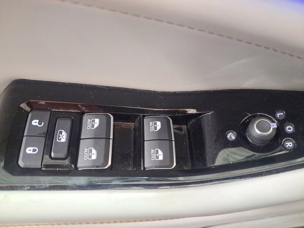 2023 Velvet Red Pearlcoat Jeep Grand Cherokee Overland w/Rear Seat Video Pkg 4X4 SUV