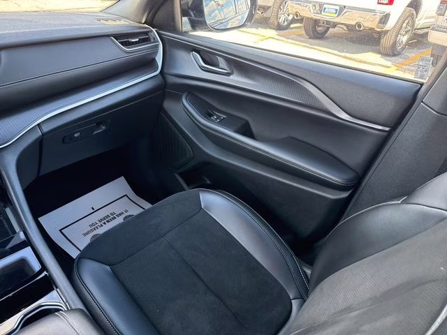 2023 Baltic Gray Metallic Clearcoat Jeep Grand Cherokee L Altitude 4X4 SUV