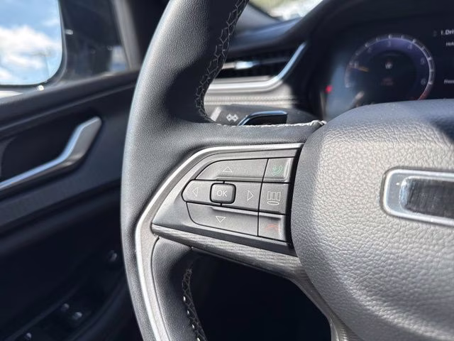 2023 Baltic Gray Metallic Clearcoat Jeep Grand Cherokee L Altitude 4X4 SUV
