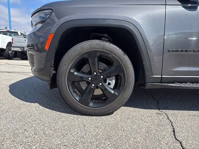 2023 Baltic Gray Metallic Clearcoat Jeep Grand Cherokee L Altitude 4X4 SUV