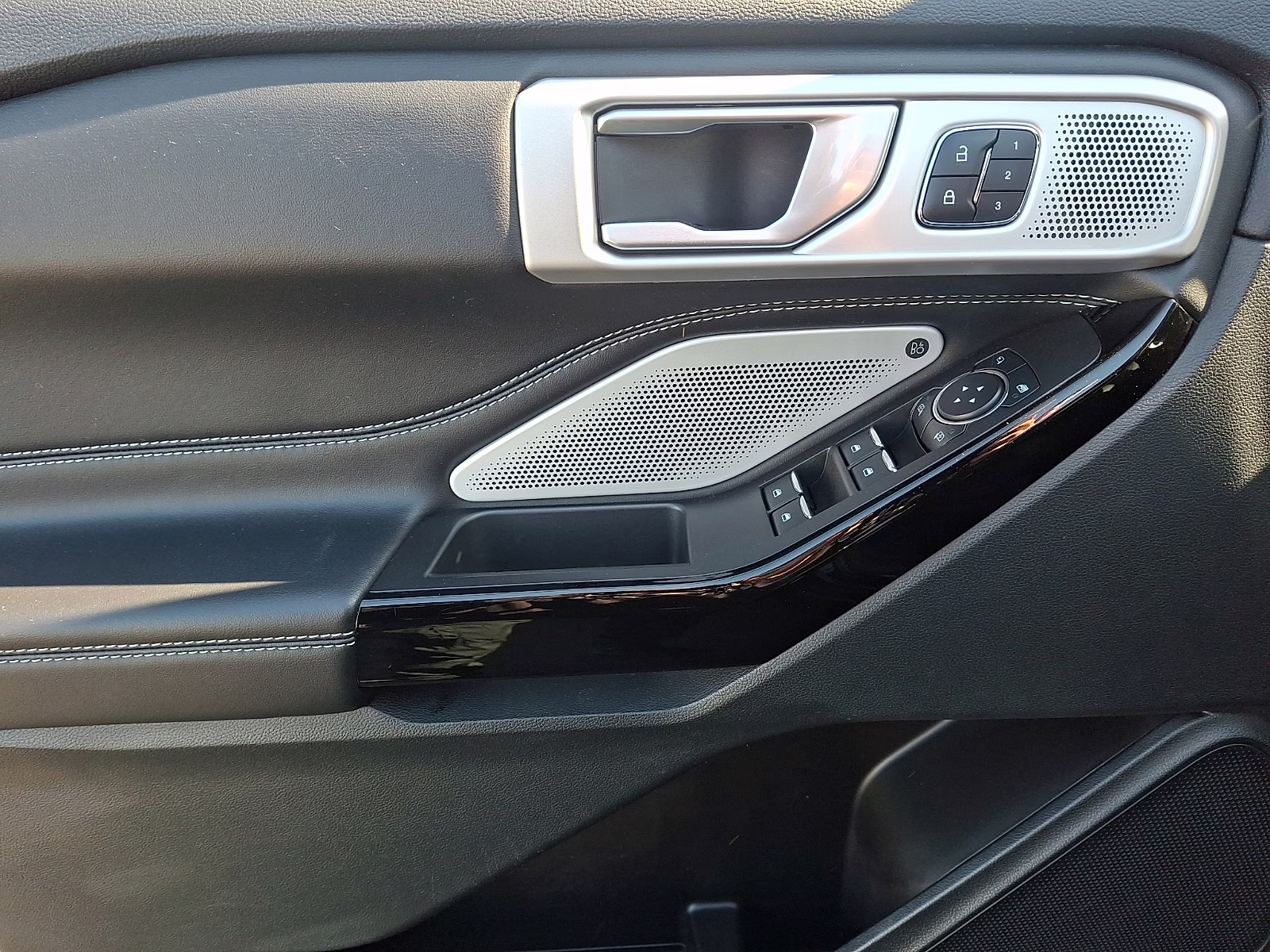 2023 Agate Black Metallic - UM Ford Explorer ST 4X4