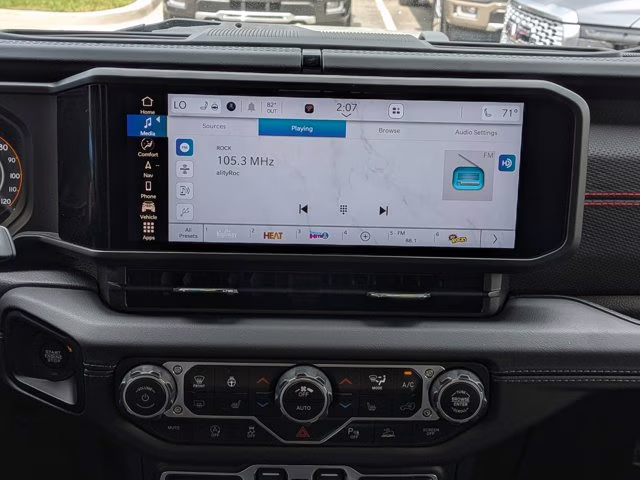 2024 Silver Zynith Clearcoat Jeep Wrangler Rubicon X 4X4 Convertible