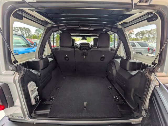 2024 Silver Zynith Clearcoat Jeep Wrangler Rubicon X 4X4 Convertible