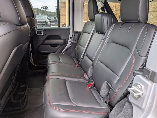 2024 Silver Zynith Clearcoat Jeep Wrangler Rubicon X 4X4 Convertible