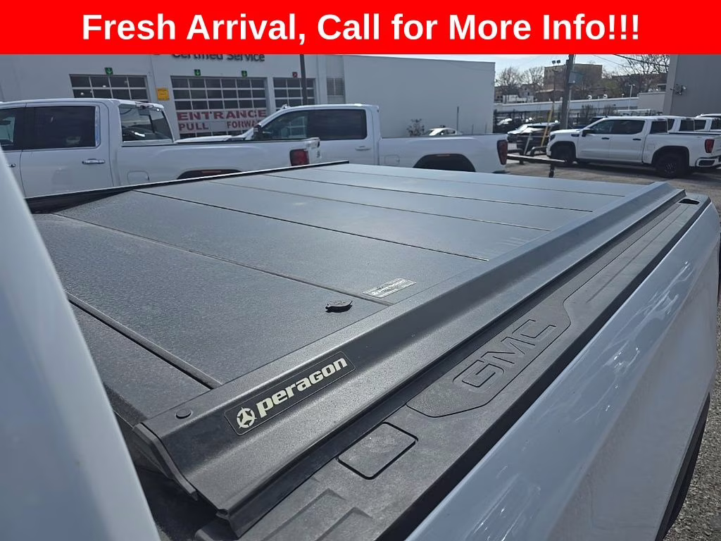 2023 Summit White GMC Sierra 1500 AT4 4X4 Truck