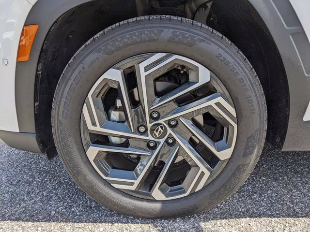 2025 White Pearl Hyundai Tucson Limited FWD SUV