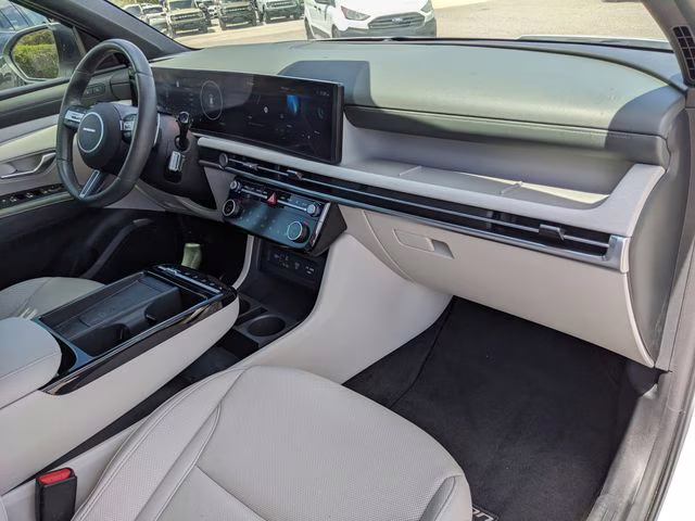 2025 White Pearl Hyundai Tucson Limited FWD SUV