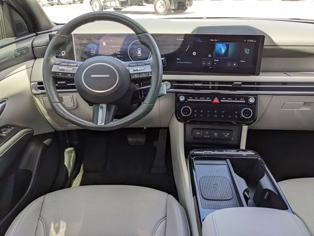 2025 White Pearl Hyundai Tucson Limited FWD SUV