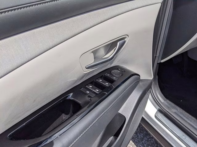 2025 White Pearl Hyundai Tucson Limited FWD SUV