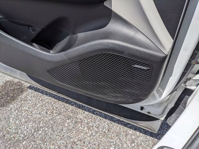 2025 White Pearl Hyundai Tucson Limited FWD SUV