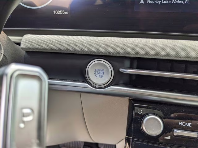 2025 White Pearl Hyundai Tucson Limited FWD SUV