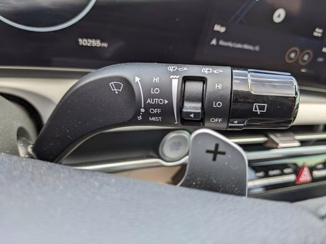 2025 White Pearl Hyundai Tucson Limited FWD SUV