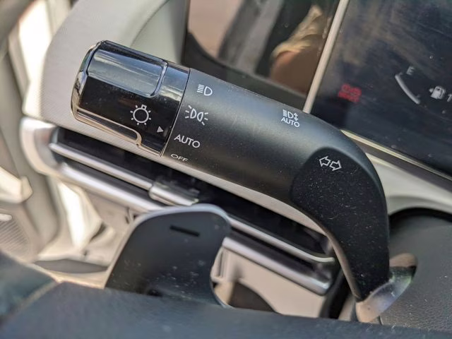 2025 White Pearl Hyundai Tucson Limited FWD SUV