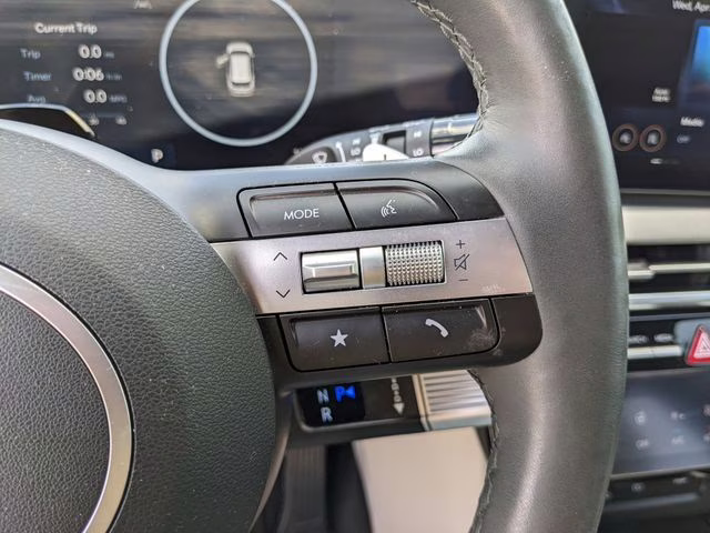 2025 White Pearl Hyundai Tucson Limited FWD SUV