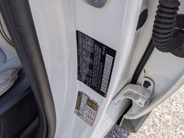 2025 White Pearl Hyundai Tucson Limited FWD SUV