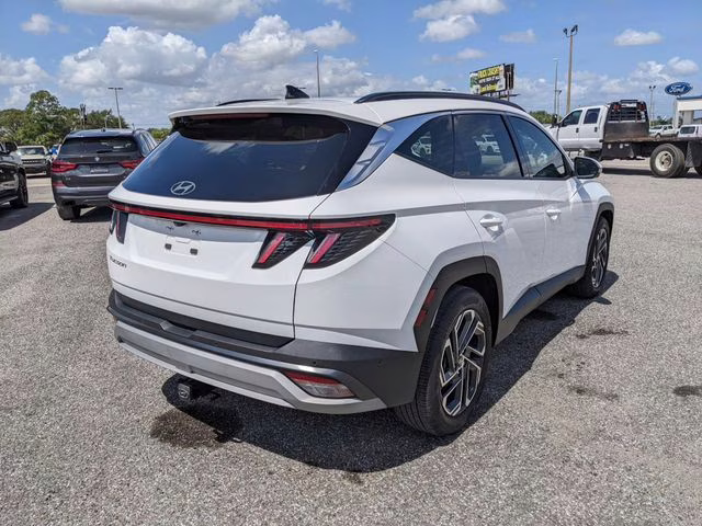 2025 White Pearl Hyundai Tucson Limited FWD SUV