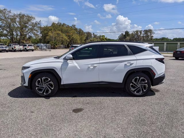 2025 White Pearl Hyundai Tucson Limited FWD SUV