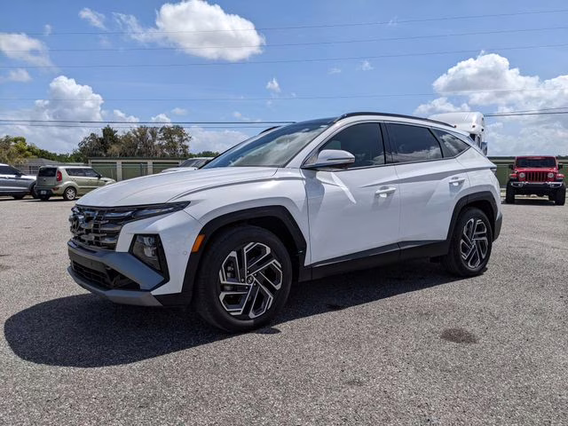 2025 White Pearl Hyundai Tucson Limited FWD SUV