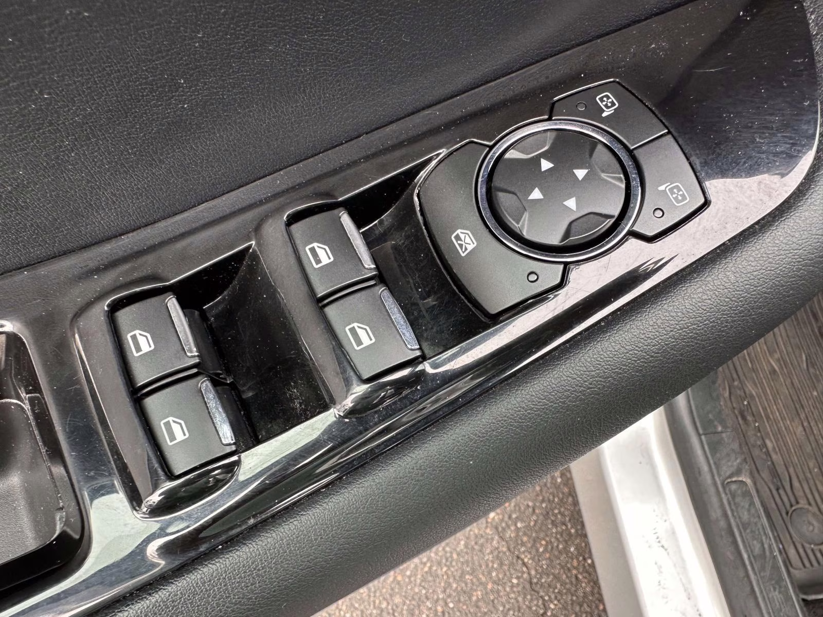 2019 Ingot Silver Metallic Ford Edge SEL AWD AWD SUV