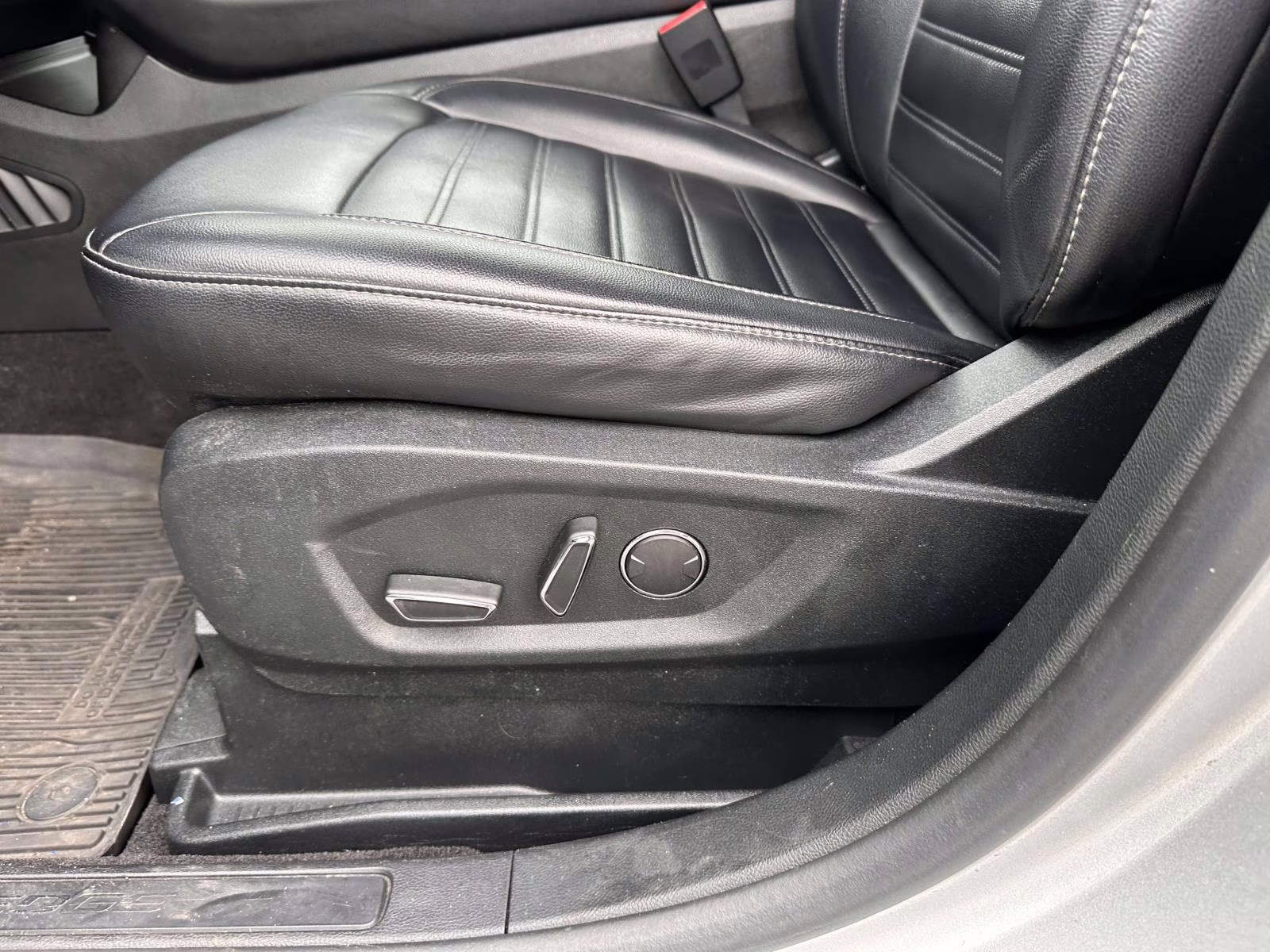 2019 Ingot Silver Metallic Ford Edge SEL AWD AWD SUV