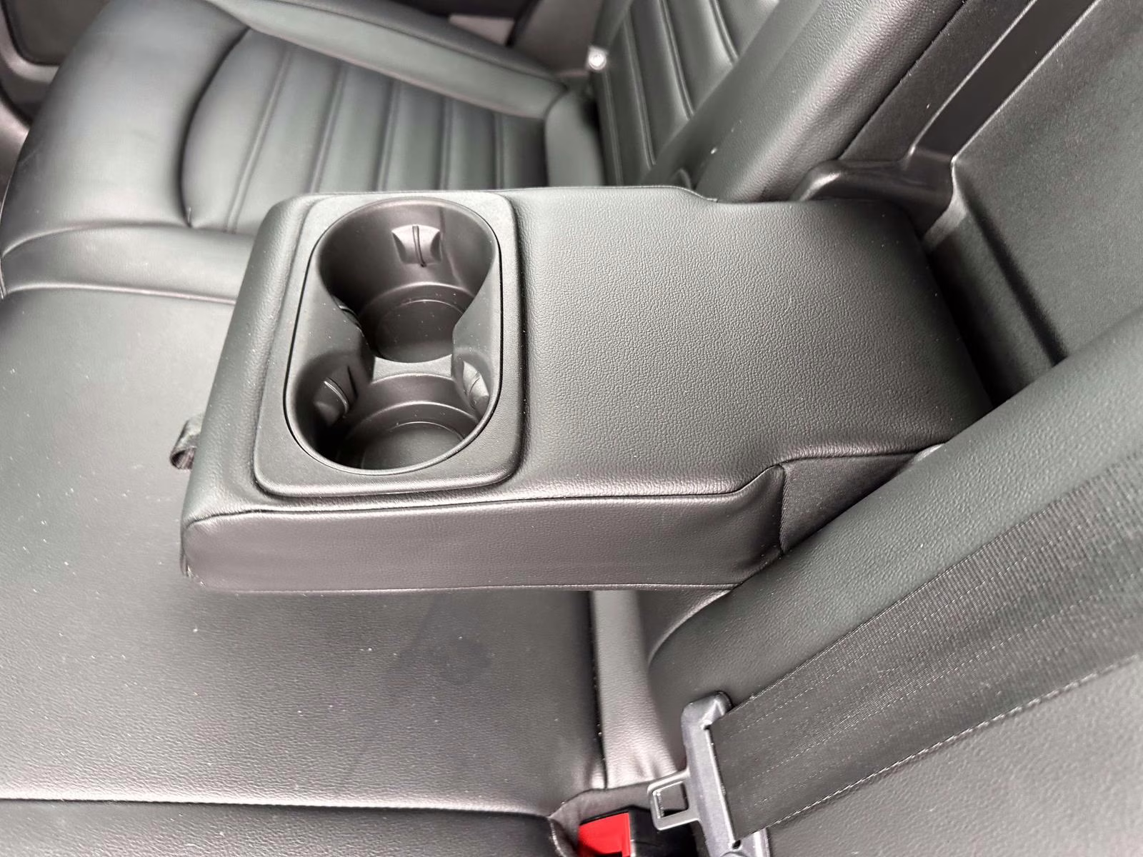 2019 Ingot Silver Metallic Ford Edge SEL AWD AWD SUV