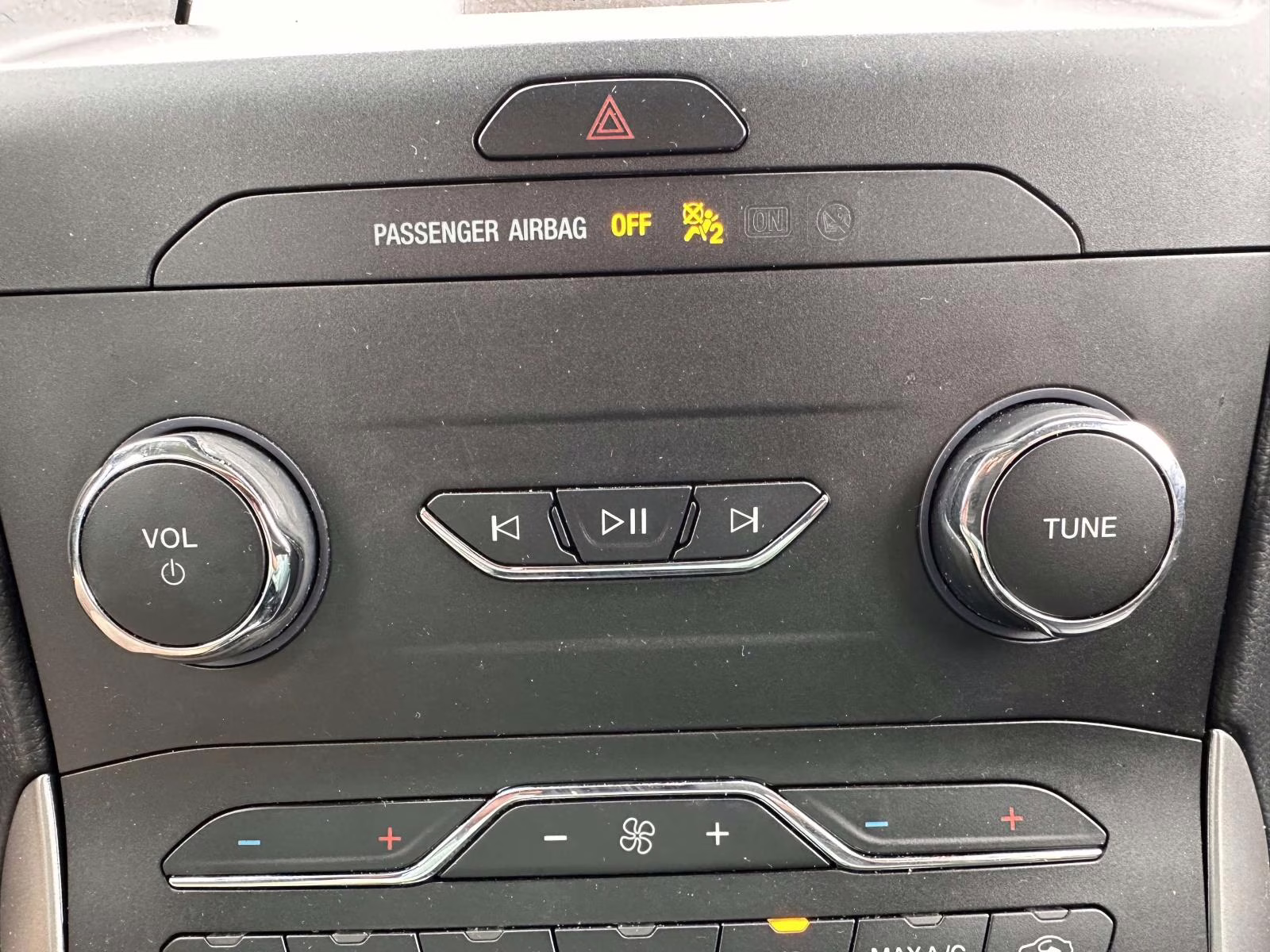 2019 Ingot Silver Metallic Ford Edge SEL AWD AWD SUV