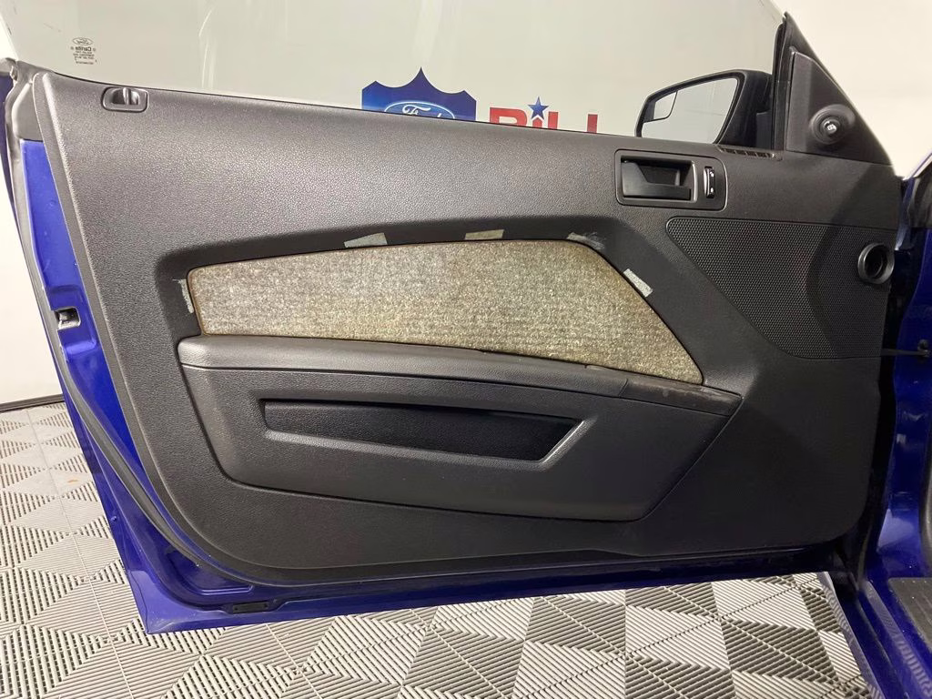 2013 Blue Metallic Ford Mustang V6 RWD Coupe